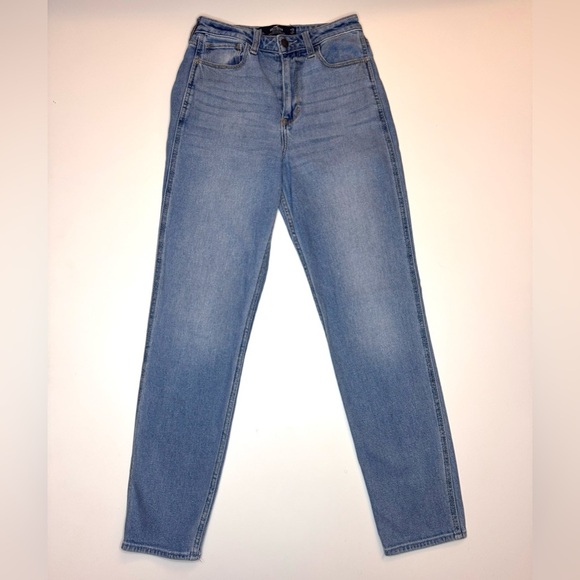 Hollister Women’s Ultra High Rise Mom Jeans Size- 3R ( W-26/L-27 ) - Picture 1 of 7